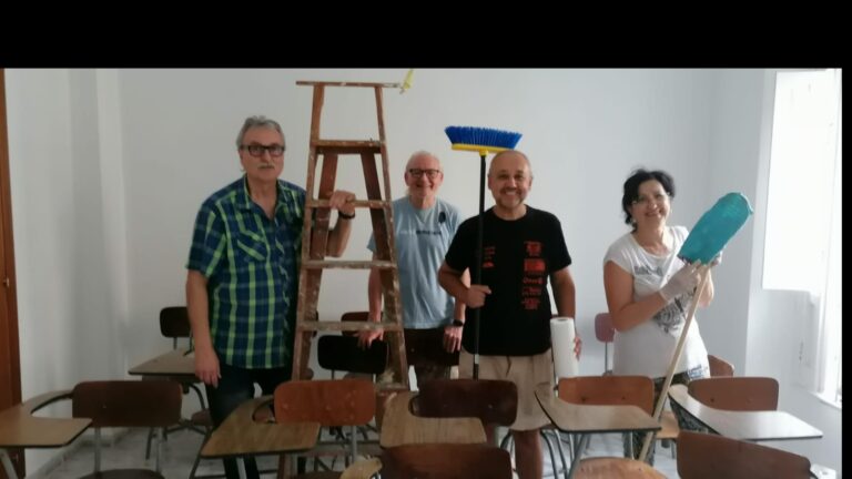 Purigtago de la sidejo de la Esperanto-Grupo de Valencio. De maldekstre dekstren: Elías Hernández Capdevila, Eduardo Alonso Navarro, Jau kaj Rosa Zanón.