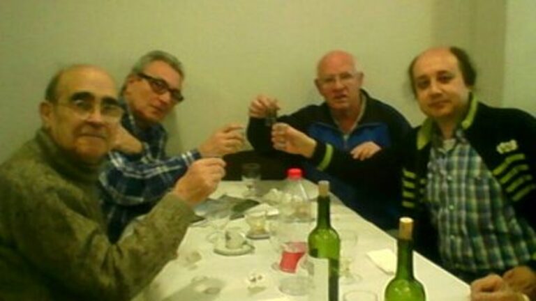 De maldekstre dekstren: José Sempere † (iama prezidanto de la Esperanto-Grupo de Valencio), Elías, Augusto Casquero † (senlaca aktivulo de la grupo) kaj Jau.