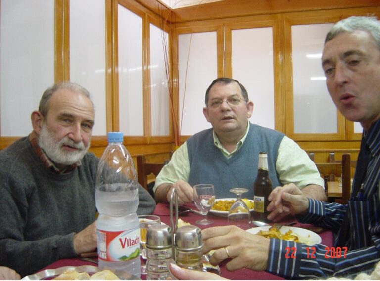 Pascual Pont (esquerra), José «Pepe» Añó (centre) i Elías Hernández (dreta) en un dinar del grup, el 22 de desembre de 2007.