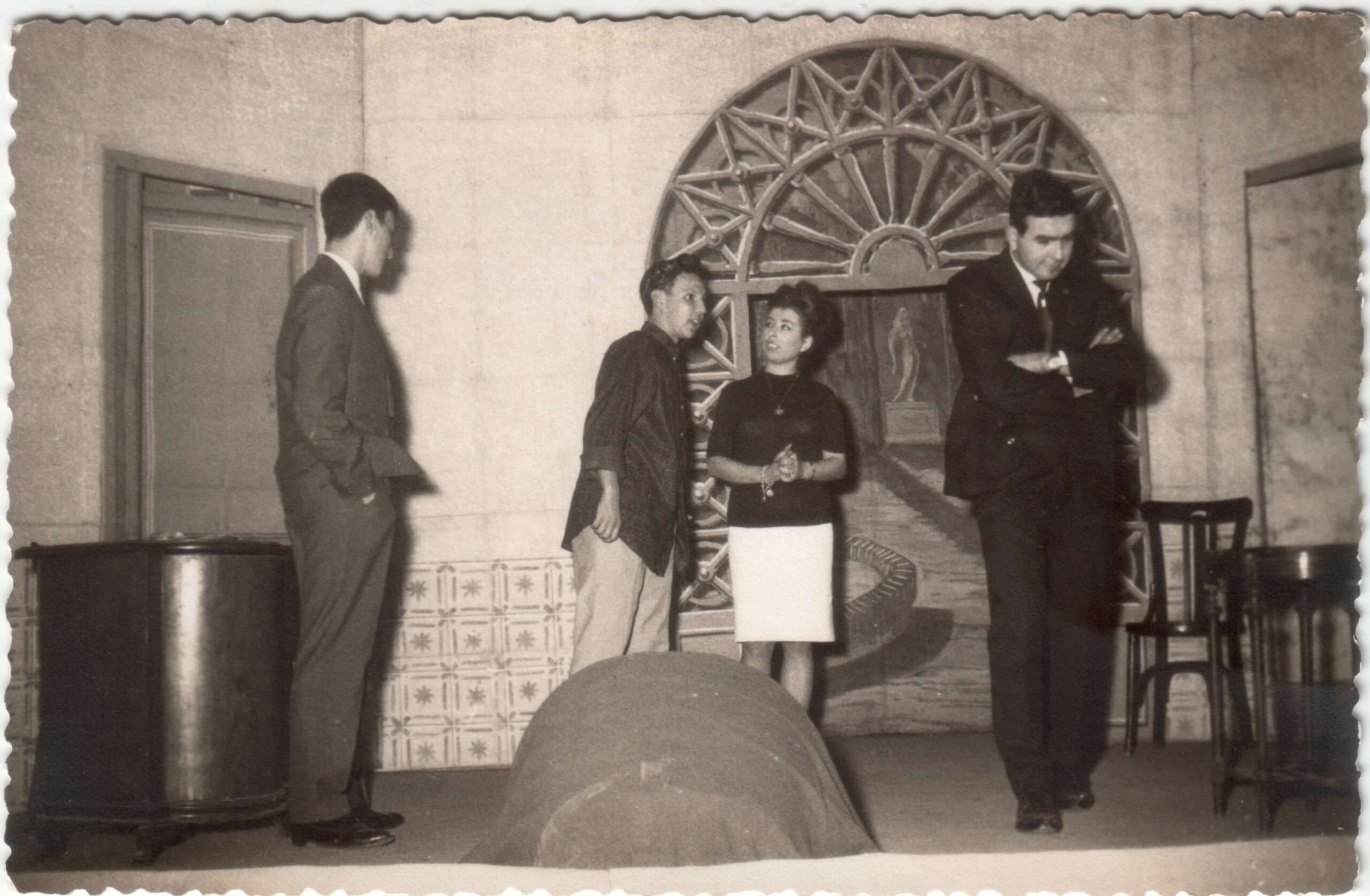 «Yo buscando a mi mujer Lola y su padre, con Ruperto, amigo del Dr. Regulez», va escriure Pedro al dors.