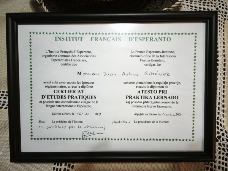 El Certificat d'études pratiques de l'Institut Français d'Espéranto, expedit a París en 2009.