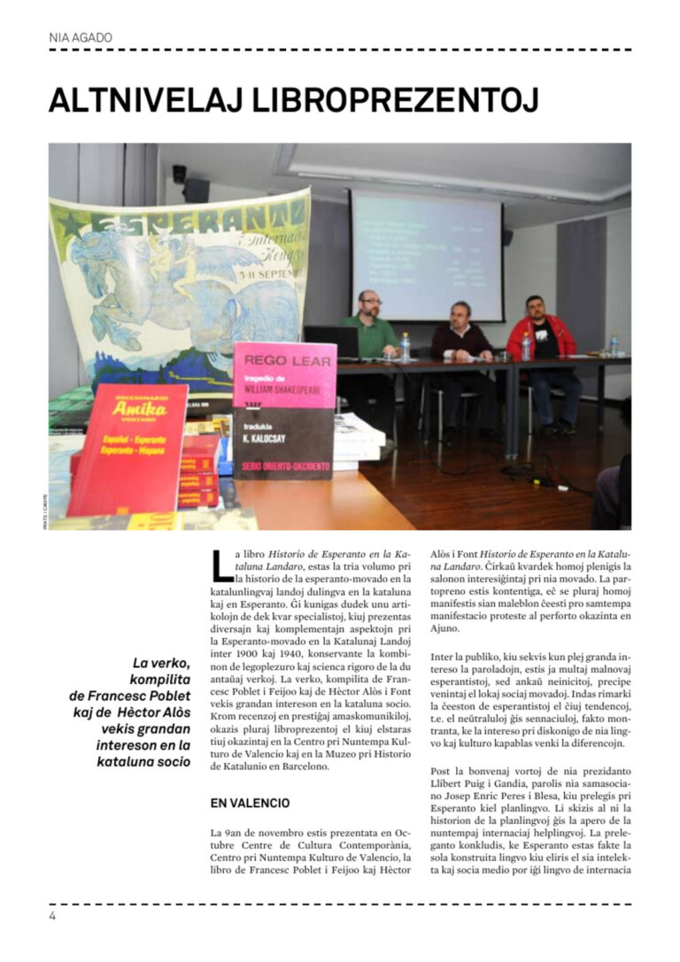Pàgina 4 de Kataluna Esperantisto 3-4/2010, amb la crònica de la presentació i una fotografia de la taula, davant d'una exposició de llibres i d'un cartell de congrés esperantista