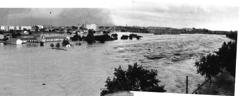 El Túria a València el 15 d'octubre de 1957, l'endemà de la riuada.